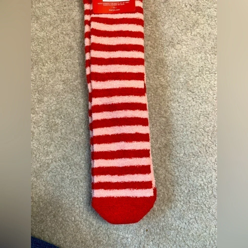 NWT 2 pair Women‎ Charter Club Christmas Soft Socks Candy Cane shoe 6-10